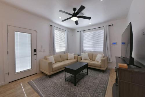 Elegant Casita half Mile to UA near ศูนย์วิทยาศาสตร์และท้องฟ้าจำลองแฟรนดราว