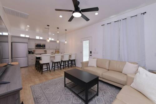 Elegant Casita half Mile to UA near ศูนย์วิทยาศาสตร์และท้องฟ้าจำลองแฟรนดราว