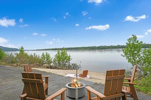 The Boat House- Water Views, Sunsets, soaker jacuzzi in Marietta (PA)