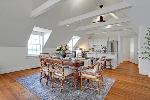 The Boat House- Water Views, Sunsets, soaker jacuzzi in Marietta (PA)