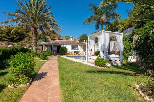 Villa Damian by Villa Plus - Tap to explore photos