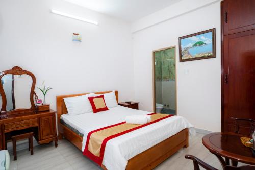 Standard Double Room image 10