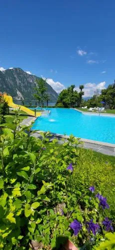 Tropical Art Apartment in Bissone, Schweiz