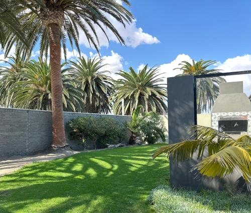 Garten, Skeleton Beach Backpackers in Swakopmund