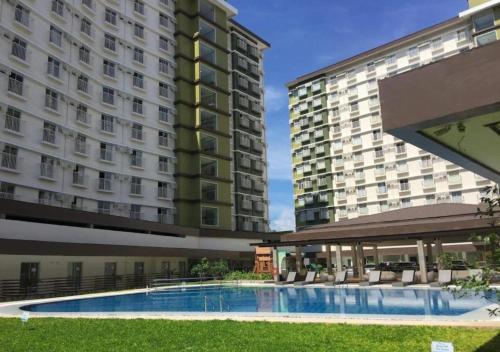 8C Studio Unit with Free Wifi Pool and Gym, Mandaue