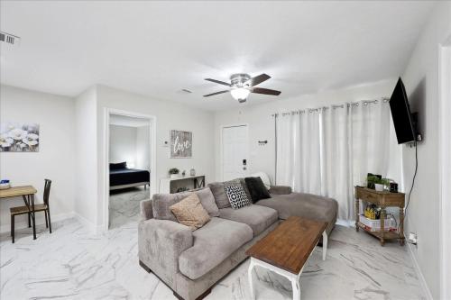 Comfortable 2-Bedroom Rental in Bridge City in Bridge City (TX)