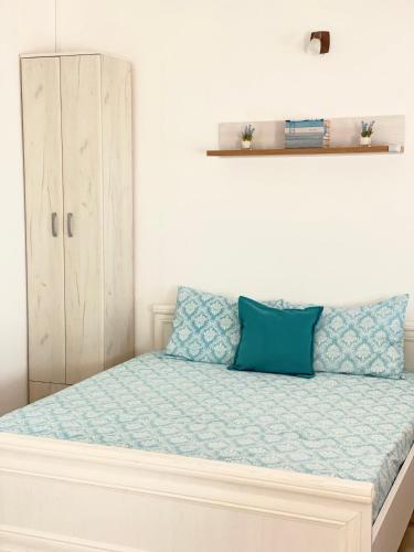 One-Bedroom Apartment image 1