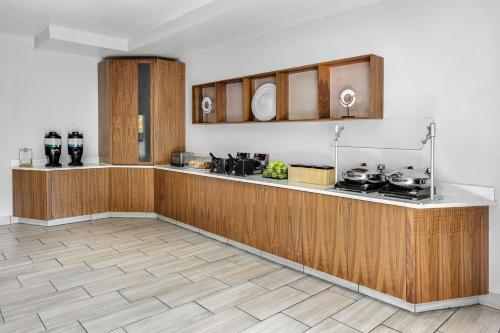 SpringHill Suites by Marriott Jacksonville North I-95 Area - image 5