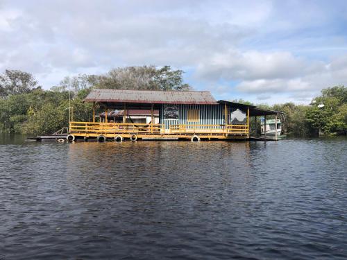 Restaurante, Amazonas Eco Tour - Private Jungle Tour, River Tour or Great Adventure TOUR INCLUDED ONLY IN DELUXE  in Beira de Rio