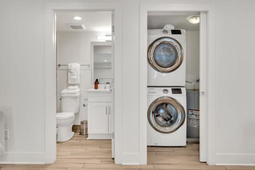 Chic Getaway Across From French Quarter - main image