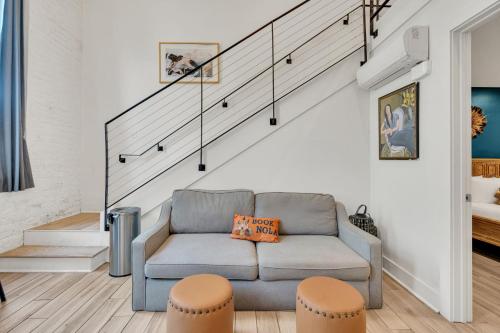 Chic Getaway Across From French Quarter - image 3