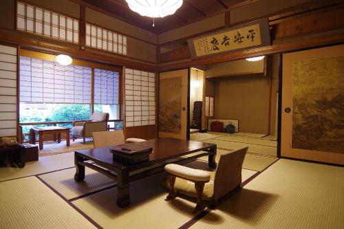 room detail thumbnail 2