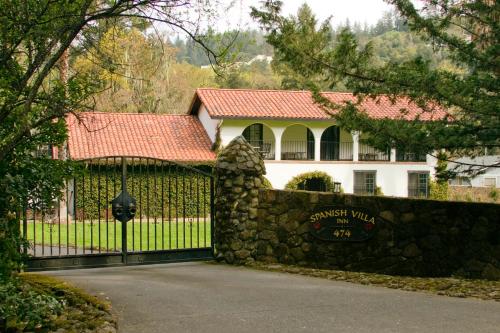 Spanish Villa Inn - 숙소 외관