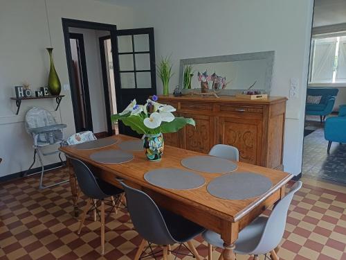 325 Route du Fourou in Airport