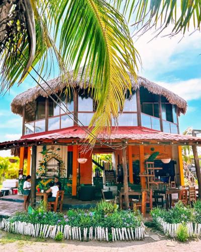 Zunanjost, Surfing Turtle Lodge in León