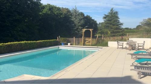 Bassein, Au clos des hirondelles in Gournay-Loize