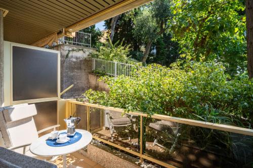 GuestHost - Modern Escape with Pool & Sunny Terrace, San Remo (foto 2)