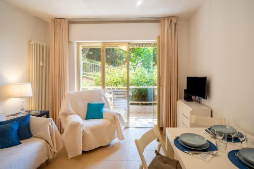 GuestHost - Modern Escape with Pool & Sunny Terrace, San Remo (foto 6)