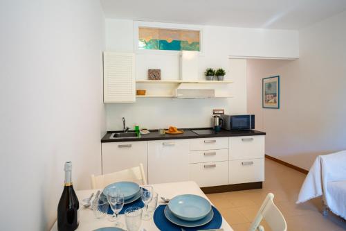 GuestHost - Modern Escape with Pool & Sunny Terrace, San Remo (foto 8)