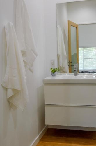 Cortina Apartment - image 5