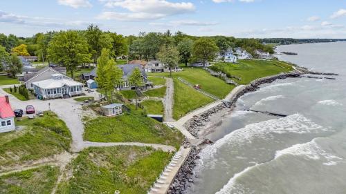 Lakefront Beach House - Sauna & Steam Pod Retreat, Ashtabula