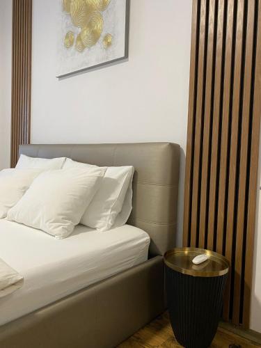 Studio Apartment image 10