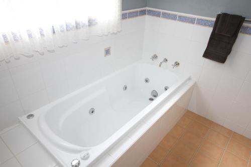 ห้องน้ำ, Acacia Snowy Motel in จินดาเบน