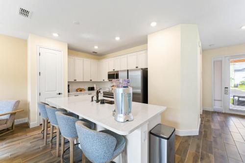 Orange Bliss Villa near Disney with Margaritaville Resort  Island H20 Waterpark Access - 2955CL - image 13