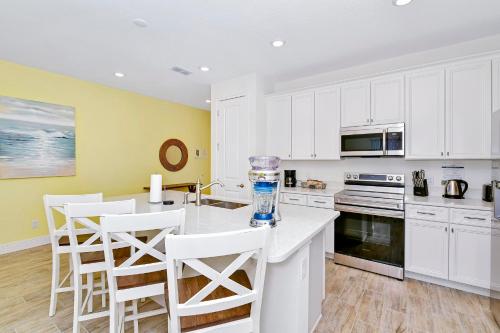 Tropical Villa near Disney with Margaritaville Resort  Island H20 Waterpark Access - 3180CS - image 12