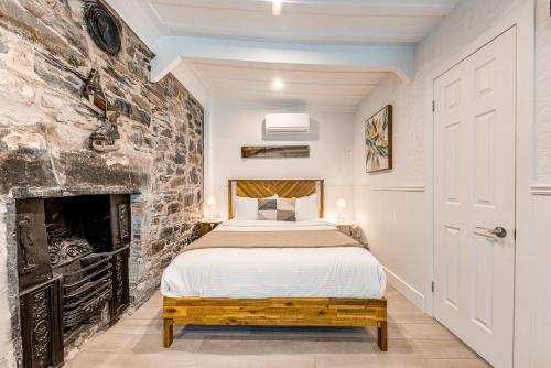 North House - Gorgeous 3 Bedroom 2-floor Old Quebec Townhouse - image 4