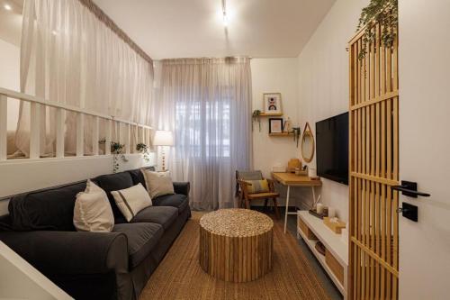 Sunlit homie flat at Arrianou!, Atenas