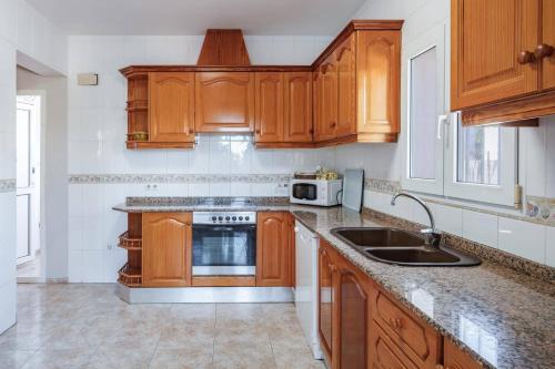 Five-Bedroom Villa image 10