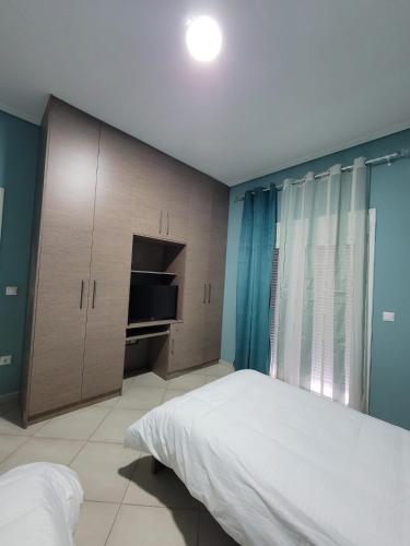 3 twin beds