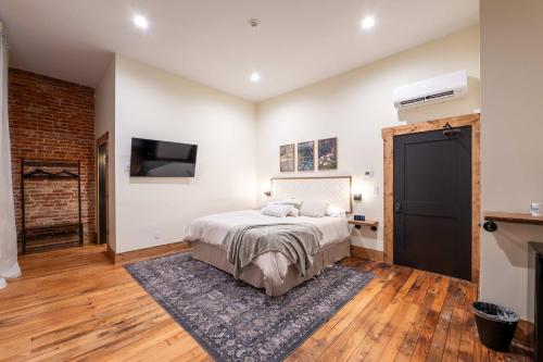 Courthouse Suite - Room 1 in Sanmena (IN)
