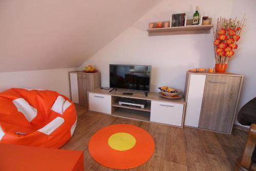 Orange Loft Apartment