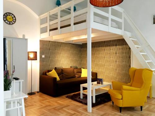 Lovag Apartman, Budapest