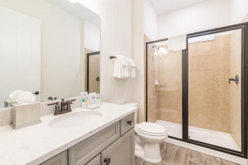 Warm and Inviting Cottage with Hotel Amenities Near Disney at Margaritaville 3032SP - image 11