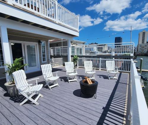 Lower Chelsea Lookout- On Water by Beach & Boards!