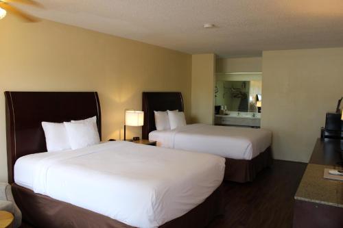 Queen Room with Two Queen Beds - Smoking