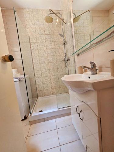Glyfada Beachfront House Ab3g - image 3