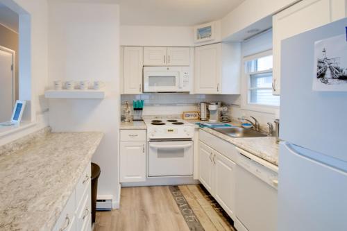 Bayfront Brigantine Escape w/ Porch & Bay Views! in Brigantine (NJ)