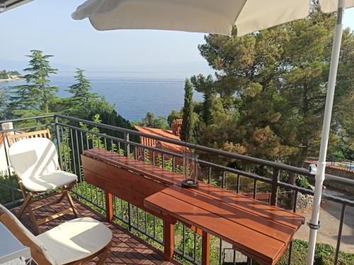 Apartment LAVANDA, 50m from the beach, sea view – khách sạn tại Vantacici