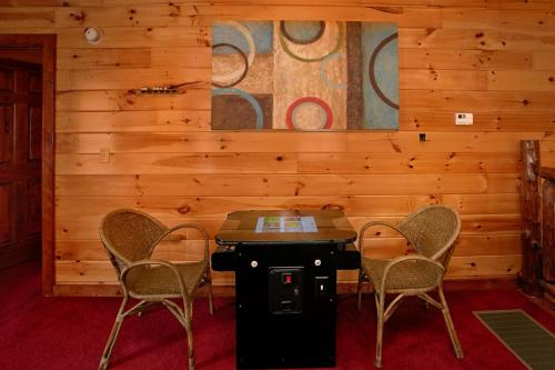 Live Laugh Love Pool Lodge - image 14