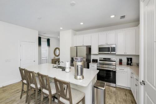 Beautiful Waterfront Villa near Disney with Margaritaville Resort Access - 3017CS - image 13
