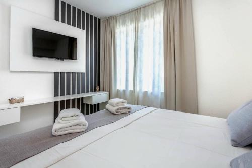 Sunset Split Rooms - image 2