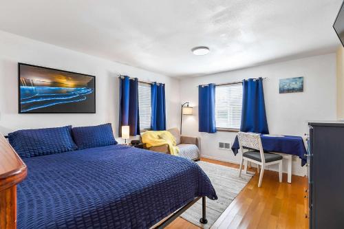 Comfortable Studio #1 Across The Street From The Beach