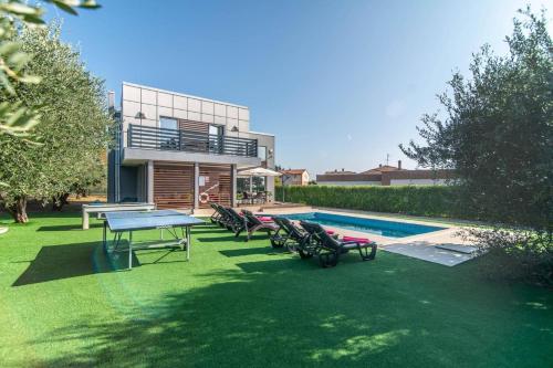 Three-Bedroom Villa image 10