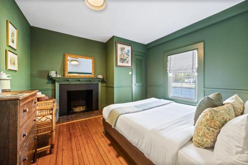 Hartstone Inn & Hideaway - image 13
