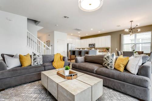 Golden Palms Resort 8 Bedroom Vacation Home with Pool - 1722 - image 19