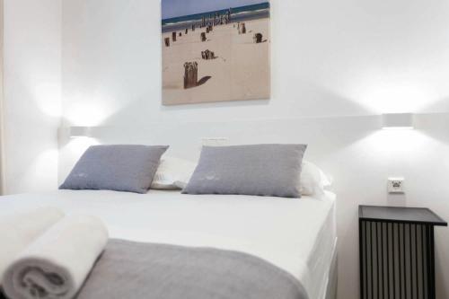 Quadruple Room with Balcony image 6